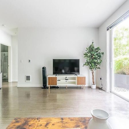 One Bedroom Luxury Apartment シアトル エクステリア 写真