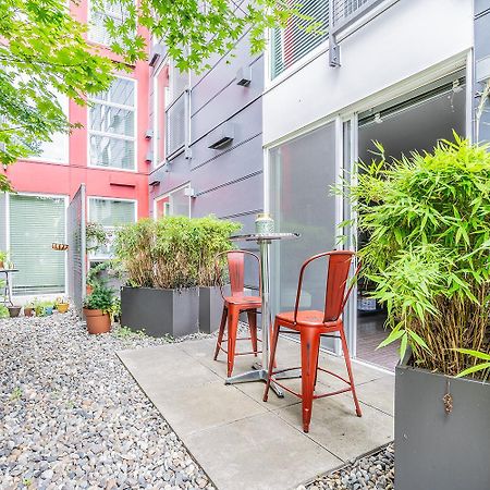 One Bedroom Luxury Apartment シアトル エクステリア 写真
