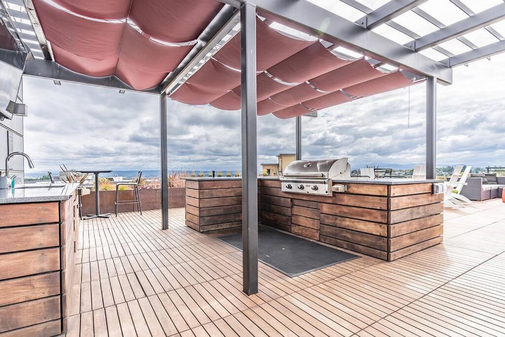 One Bedroom Luxury Apartment シアトル エクステリア 写真