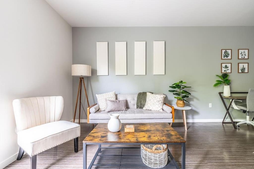 One Bedroom Luxury Apartment シアトル エクステリア 写真