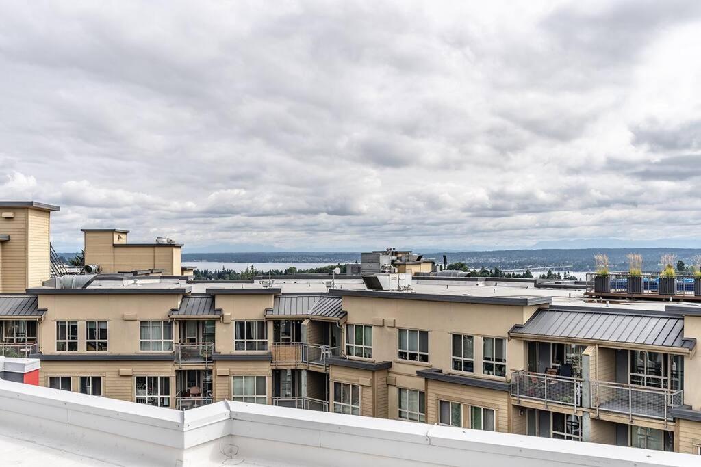 One Bedroom Luxury Apartment シアトル エクステリア 写真
